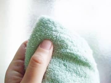 大人なら知っておきたい「ハンカチ」の使い方。いざという時にも役立つスマートな活用法！