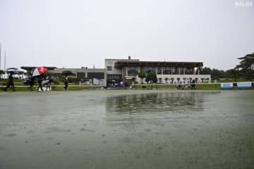 ＜速報＞国内男子ツアーは午前8時30分に一時中断　降雨によるコース不良のため