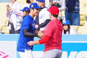 大谷翔平、古巣エンゼルス選手と交流で球場一周　笑顔で“愛弟子”と再会…5分間に見えた人徳
