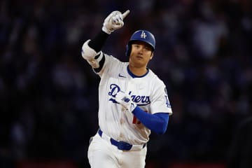 ドジャース・大谷翔平が今季初の2打席連発！　リーグトップに並ぶ15号2ラン　自身のボブルヘッドデーで大暴れ