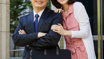 あなた、なにをされている方なの？…年金月13万円・貯金3,000万円の65歳女性、30歳のひとり娘が連れてきた「まさかの婚約相手」に“穏やかな老後”崩壊のピンチ【CFPが警告】