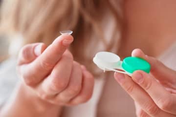 「コンタクトレンズ」の「購入費用」は「医療費控除」の対象になる？ 手続きには何が必要？