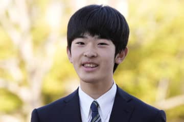 悠仁さま　昨夏の憂いに満ちたご表情から一転…女子学生と談笑、ご友人とガストにも、筑波大での「笑顔の学生生活」