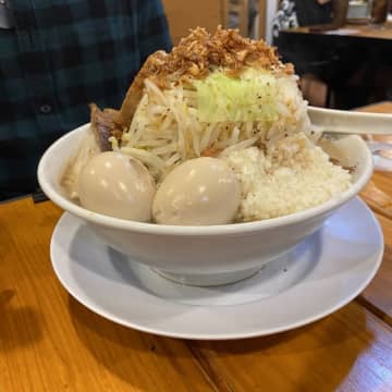 家系ラーメン、ニンニクの丸焼き、サウナ後の「豚丼」…疲れたときに食べたい“私のパワー飯”！