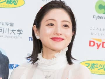 石原さとみ、第2子出産を報告「家族四人での新たな生活をスタート」