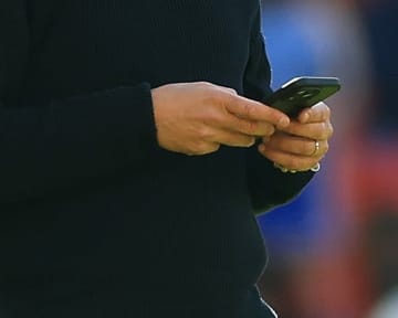 「多い人は日に10人以上とか」“JリーガーのDMが暴露されすぎ問題”に、事情通の元日本代表DFが見解「調子に乗ったらダメ」