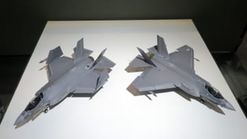 折りたたみ翼の新ギミックを搭載した“艦載型”がついに着艦！タミヤの1/72「F-35C ライトニング II」【#静岡ホビーショー】