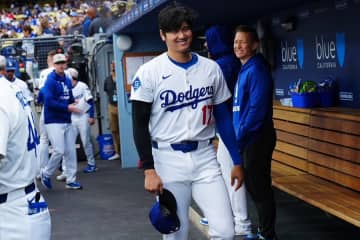 大谷翔平、試合前に“ミス発覚”　ベンチ登場も…あれ？　苦笑いでロッカー戻ったワケ