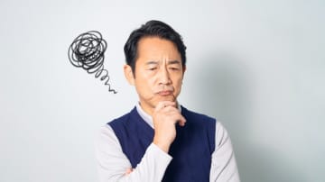 50代で貯金が「200万円」しかなく焦っています。定年までにあといくら貯めれば「老後貧乏」にならずにすみますか？