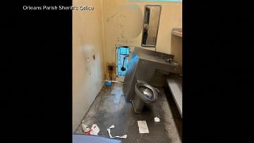 壁に「簡単すぎだぜ（笑）」などと落書き…拘置所のトイレ外して男10人脱走　内外で援助者いるとみて捜査　アメリカ・ニューオーリンズ
