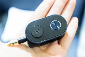 【HIGH END】iFi audio、“ファーストクラス”の音をもたらす機内用Bluetoothアダプター「UP TRAVEL」発表