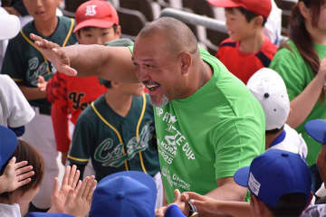全国最大級1750チーム参加「くら寿司トーナメント」開幕　ラミレス会長が“上達3箇条”伝授