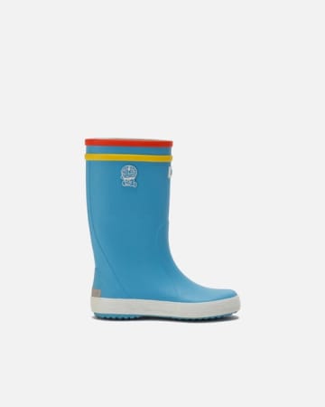 「ドラえもん」雨の日も楽しくなる♪ ドラちゃんカラーのブーツやレインポンチョがフランス発のAIGLEから登場