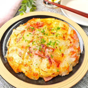 お願いだから1回だけやってほしい「新玉ねぎ」のウマい食べ方！「冗談抜きでほっぺた落ちた」挟んで焼くだけの簡単おつまみレシピ