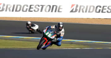 まるでタイムスリップ！「KLASS GP」で日本の2ストバイクが全開走行