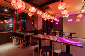 まるで“夜市”！“台湾×琉球”のネオ大衆居酒屋「酒場杏仁」横浜にオープン
