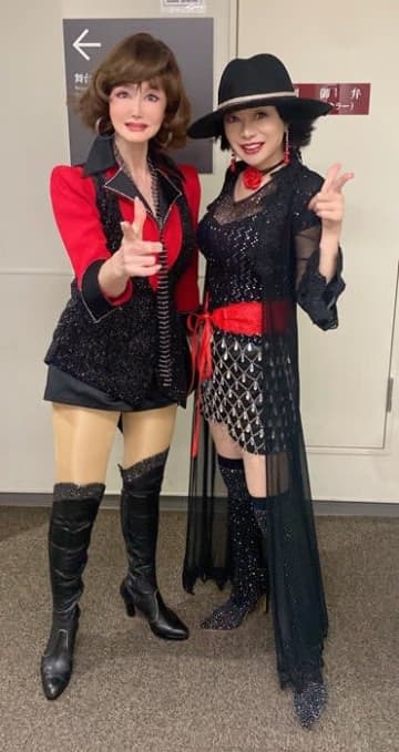 北山みつき、山本リンダとの2ショットを公開「合わせたみたいな衣裳になってしまいました」