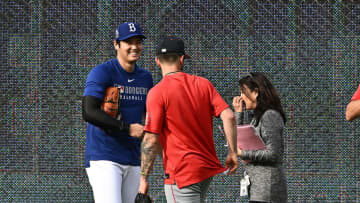 大谷翔平がみせた古巣への“礼儀”　試合前に球場を1周歩きエンゼルスの選手やスタッフにきっちり挨拶回り