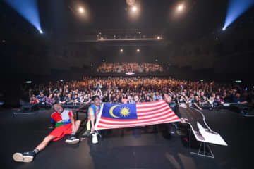 【ライブレポート】FLOW、足掛け1年ワールドツアーをクアラルンプールで閉幕。「次は必ず5人で戻ってくる！」