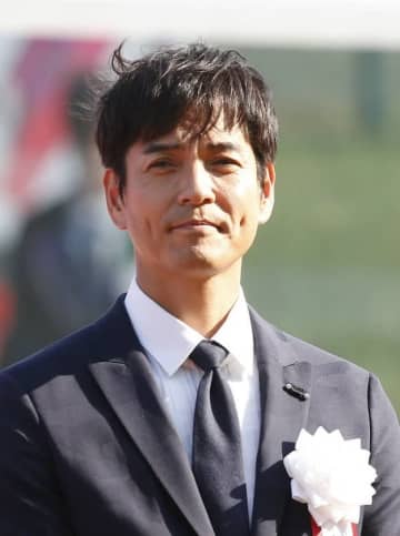 沢村一樹、妻との2ショットを披露→「素敵なご夫婦」「お似合いです」と大反響