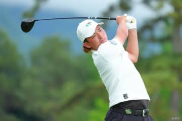 金子駆大が初優勝へ首位タイ浮上 1打差に河本力、生源寺龍憲、佐藤大平