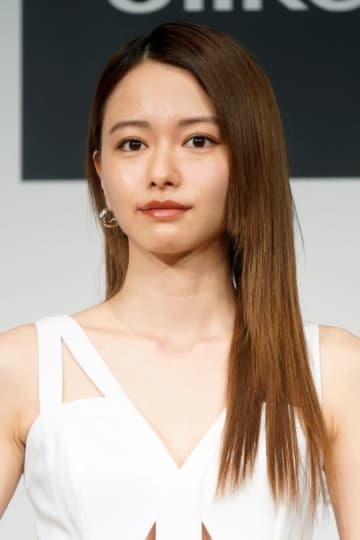 山本舞香「お父さん的存在」俳優と2ショットを披露⇒「笑顔がお互いに似てる」「ほんとの親子みたい」と反響
