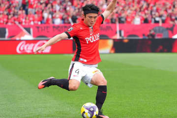 浦和が劇的な展開でFC東京に３-２と逆転勝利。松本泰志の同点弾はVAR判定を経て認められる