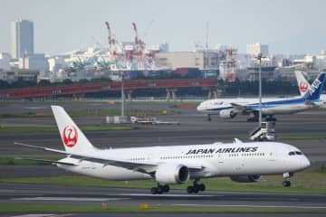JAL、純烈コンサートチケットをマイル交換商品に追加
