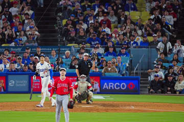 大谷の背後にいた“超人気芸人”にX騒然「ええ、すごい」　HRで真っ先に起立「めっちゃいい席」