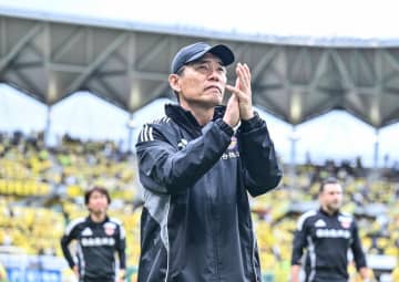 J2仙台・森山佳郎監督が「世界に発信できるくらい素晴らしい図だった」と絶賛した試合後の光景とは……大宮＆千葉との上位対決で駆け付けた2000人ずつのサポーターの“熱すぎる行動”に感動