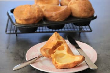 初心者も失敗なし！朝にうれしい「混ぜて焼くだけ」パンレシピ3選