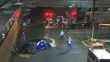 国道の交差点でトラックなど3台絡む事故　4人ケガ　千葉