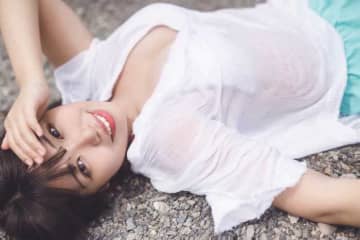 癒しの笑顔にキュン♡キャンプ女子･たにりかが、初のデジタル写真集を発売