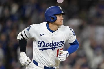 大谷翔平の3戦連発デコルテポーズに応えた人物　ベンチでシュパッ…「かっけーwww」「交信は…」