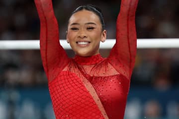 「あぁ、柔らかそう…」五輪金メダル・米体操美女の“極小三角ビキニ”姿にファンうっとり！「至高のボディ」「色気がたまらない」