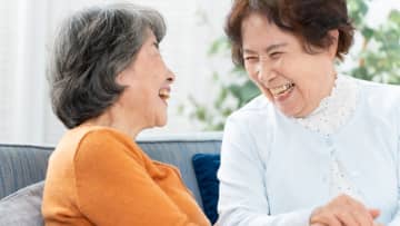 老人ホーム費用が払えません！〈年金月15万円〉81歳女性、ホームで出会った親友から「お金、貸して」と懇願も応えられず…無力感に絶望