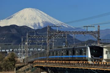 小田急、新型車両5000形とリニューアル3000形、豪徳寺･千歳船橋･狛江駅などのホームドア、鶴川駅の駅舎改良など 2025年度の設備投資計画