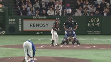 【きょうの1シーン】バースデー泉口友汰の打席で･･･　マウンド上の高橋宏斗が取った行動に