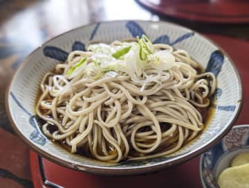秋田・西馬音内のそば文化、地元の畑から　元コメ農家が普及に情熱