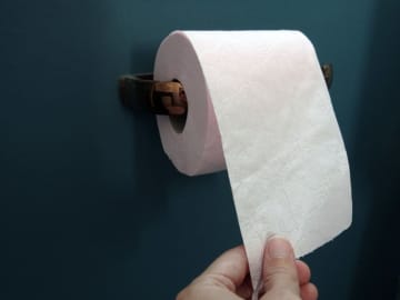 「トイレットペーパー」を節約しながら使う方法はある？ 1年間の一般的な使用料はどのくらいなのでしょうか？