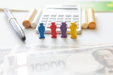 祖母が遺産「1000万円」を私に残してくれたのですが、祖母を介護してくれた親戚に譲りたいです。遺産相続は拒否できるのでしょうか？