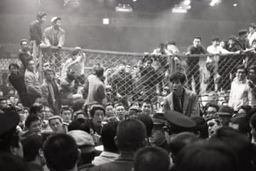 国際プロレス観客5000人暴動騒ぎ　72年11月「日本初の金網タッグデスマッチ」どうにもスッキリしない結末