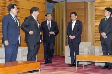 厚生年金パートら加入拡大　「106万円の壁」撤廃