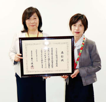 埼玉で唯一　志木の図書館、文部科学大臣表彰　県内では珍しい“図書館事業推進アドバイザー”を配置　学校を巡回、児童らの読書活動を推進　本の修理、選書方法…図書員へアドバイス