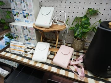 日傘やベルトにも装着できる多機能4WAYポータブルファンがサンコーから、カラーは3色