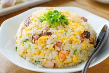 【現役板前が伝授】天ぷら屋さんの『まかないチャーハン』の作り方を公開！プロが教えるお手軽・絶品レシピにネットでも「こういうチャーハンがうまいんですよ」「明日の昼メシはこれで決まった」の声