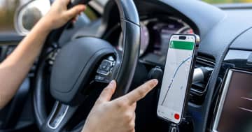 スマホをカーナビ代わりに使う際に注意すべき4つのポイント【手持ち操作はしても大丈夫？】