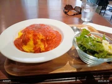【お外ランチ】「キイトカフェ」怪しい店内で…ふわトロオムライス