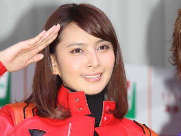 4児の母の人気女優、自然体な魅力があふれすぎ「さすがはモデルさん」「ナチュラルで素敵です」