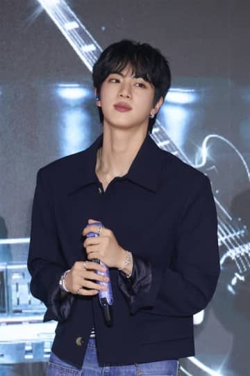 BTS・JIN、ファンの前で新曲初披露「最も幸せな時間【イベントリポート】